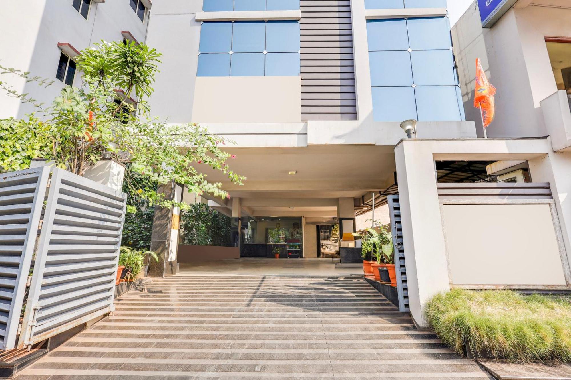 Hotel Super Townhouse Dwarka Nagar Near Ramatalkies Višákhapatnam Exteriér fotografie